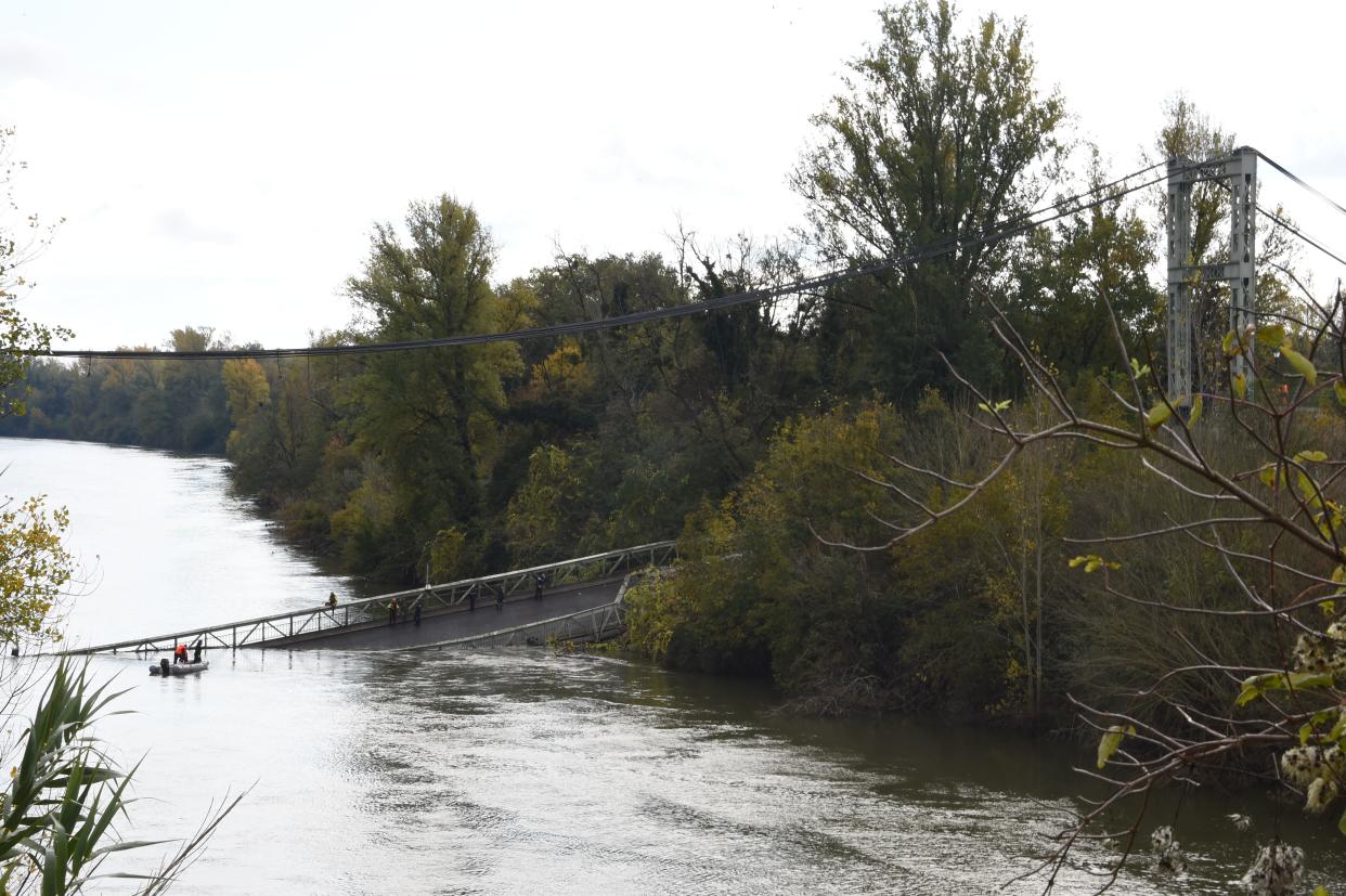 Eine 15-Jährige ist beim Einsturz einer Straßenbrücke nördlich von Toulouse ums Leben gekommen. (Bild: ERIC CABANIS/AFP via Getty Images)