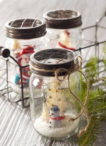 27 Christmas Mason Jar Crafts You Can Make Today