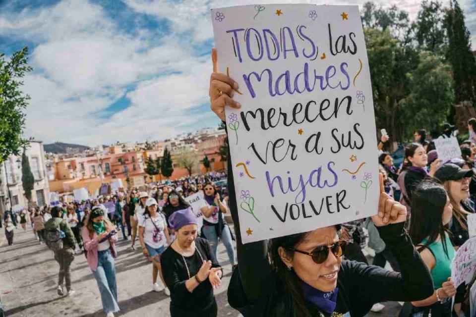 marcha 8m zacatecas policias golpean mujeres