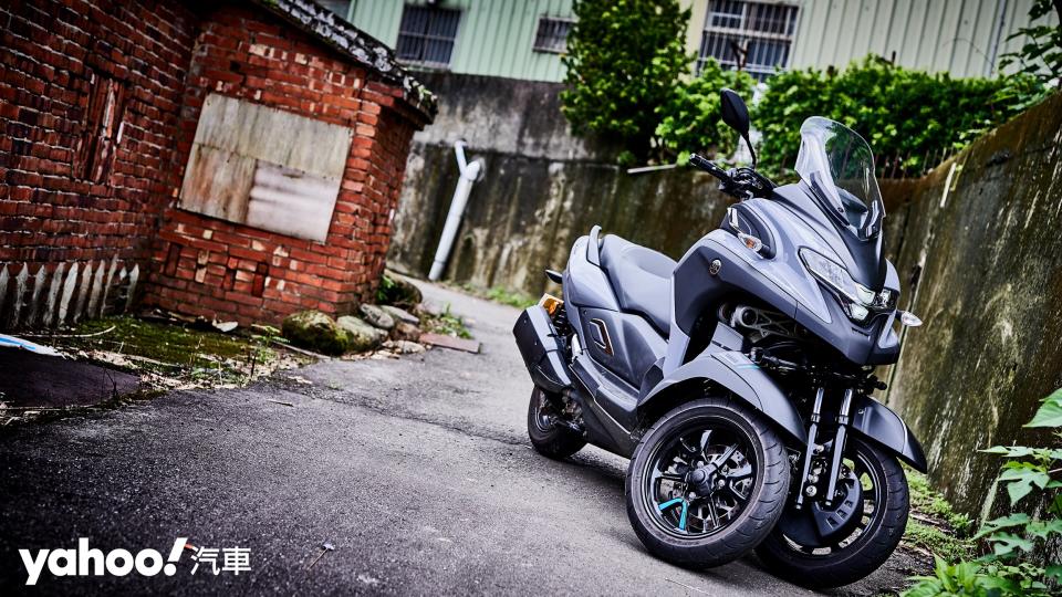 Yamaha Tricity 300跨都會試駕！沈穩中帶樂趣的大三腳玩物！