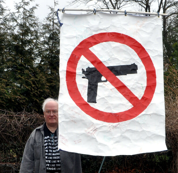 根據數據指出，美國2023年發生了超過630起大規模槍枝暴力事件，超過半數美國人認為槍枝應該有嚴格的法規。（Photo by Edward Kimmel on Flickr under C.C. License）