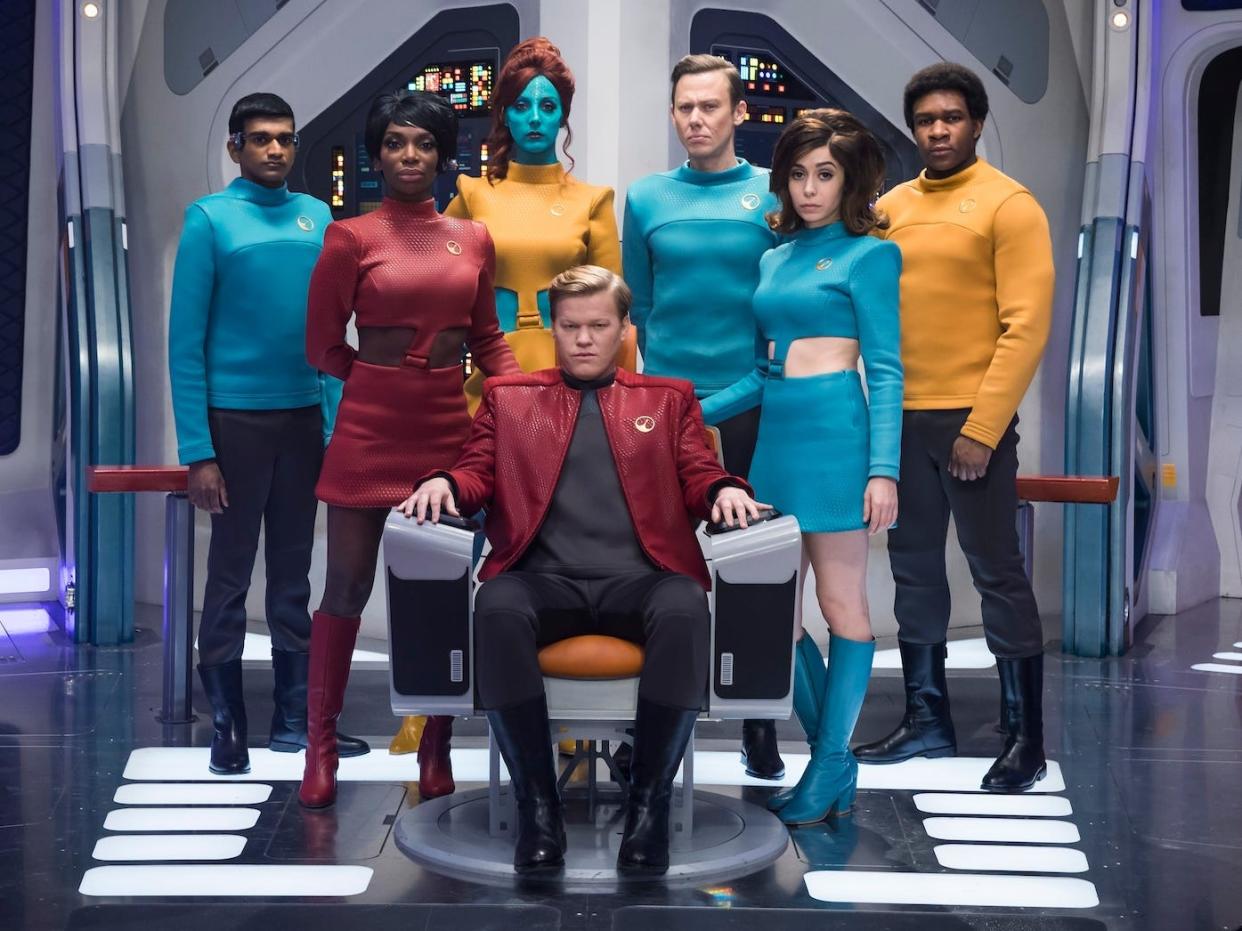 (L-R) Paul G. Raymond, Michaela Coel, Milanka Brooks, Jesse Plemons, Jimmi Simpson, Cristin Milloti, and Osy Ikhile in "Black Mirror" season four, episode "USS Callister."