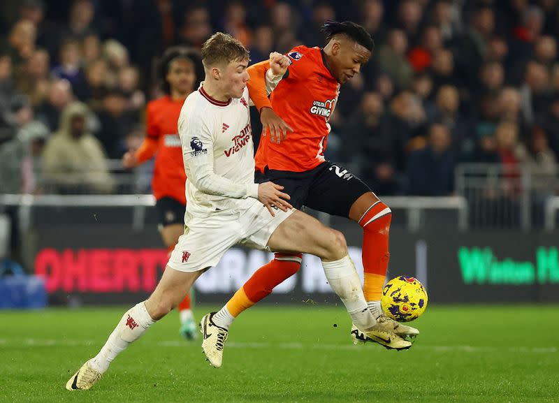 Premier League - Luton Town v Manchester United