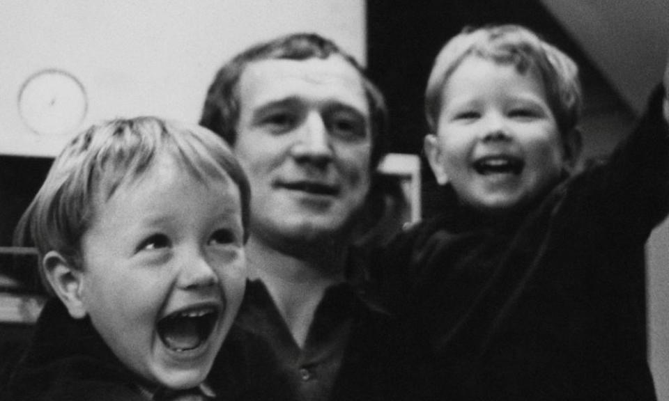 Harris with his sons, Damian and Jared, February 1966.