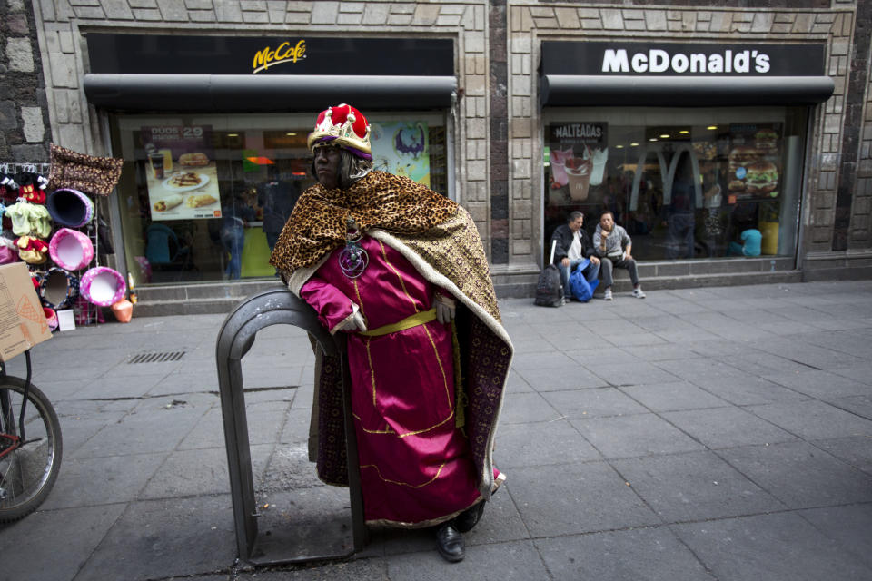 <p>Performance artist David Antonio Lopez De La Fuente Campos, dressed as one of the Three Kings, waits for families wanting to pose for souvenir photos on the eve of the Epiphany, in the historic center of Mexico City, Friday, Jan. 5, 2018. In Mexico, it is customary for people to give gifts on Three Kings Day also known as the Epiphany, commemorated on Jan. 6. (Photo: Rebecca Blackwell/AP) </p>