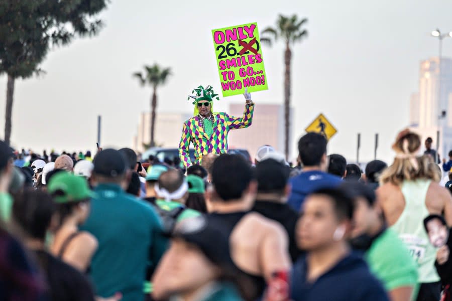 Los Angeles, CA – March 17: Runners start the 39th Los Angeles Marathon at Dodger Stadium on Sunday, March 17, 2024 in Los Angeles, CA. (Jason Armond / Los Angeles Times via Getty Images)