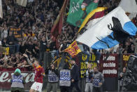 Roma's Gianluca Mancini celebrates at the end of a Serie A soccer match between Roma and Lazio, at Stadio Olimpico, in Rome, Italy, Saturday, April 6, 2024. (AP Photo/Gregorio Borgia)