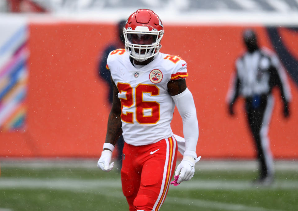 Le'Veon Bell stands on the field in a Chiefs uniform before a game.