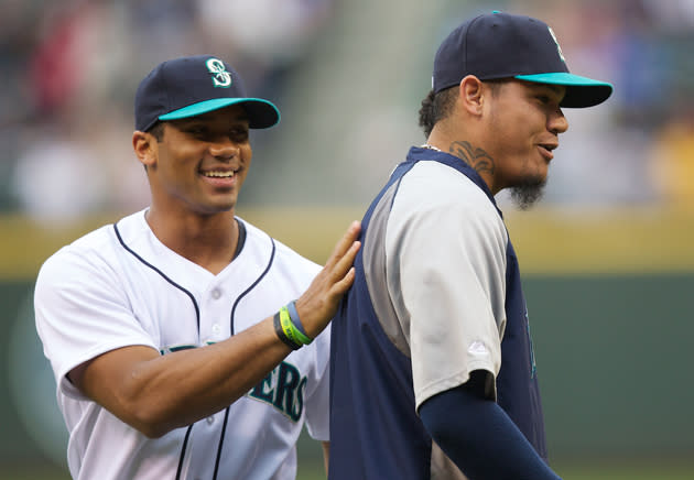 Russell Wilson would consider playing baseball for the Mariners 