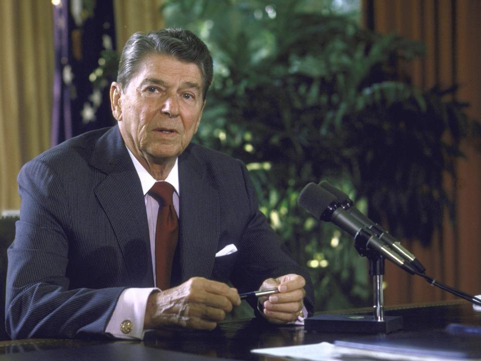 United States President Ronald W. Reagan in the Oval Office in 1985.