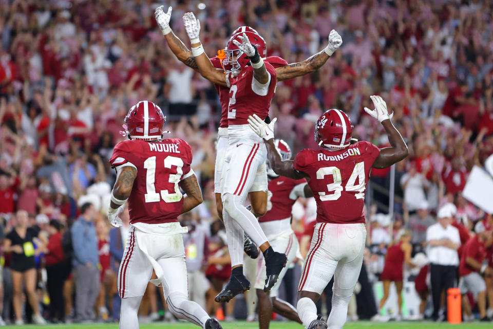 Crimson Tide memiliki banyak hal untuk dirayakan setelah intersepsi penentu pertandingan Zabien Brown melawan Georgia pada Sabtu malam. (Kevin C. Cox/Getty Images)