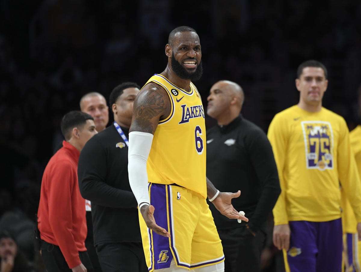 Az NBA elismerte, hogy a játékvezetők 7 hívást nem fogadtak el a Mavericks Lakers végén, de nem azt az 1-es számot, amely feldühítette LeBron Jamest