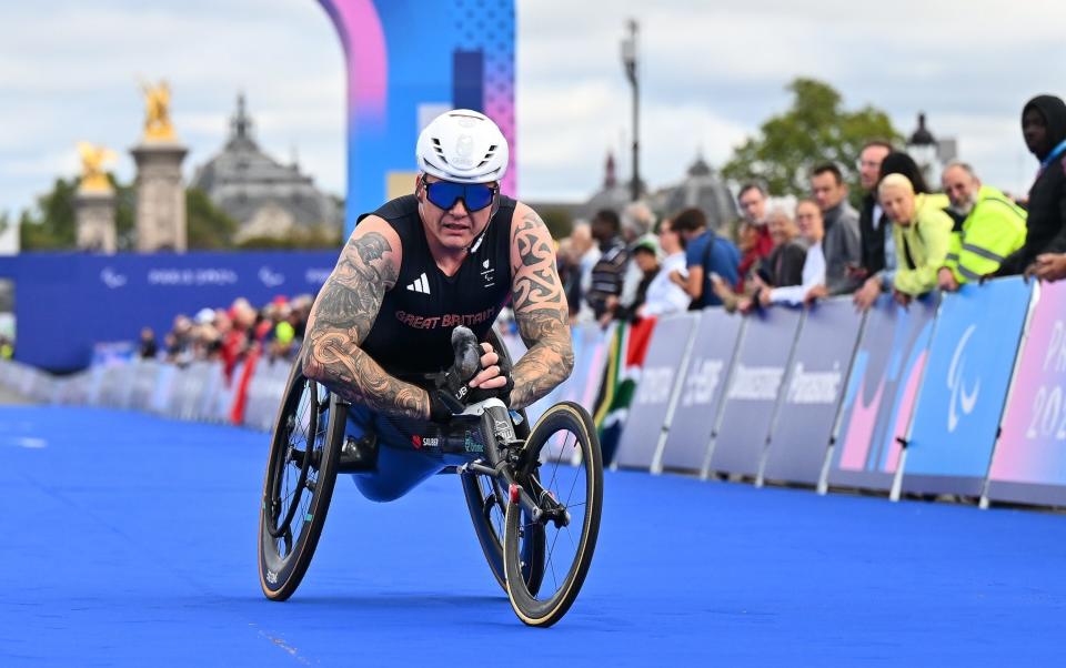 David Weir finishes the T54 men's marathon