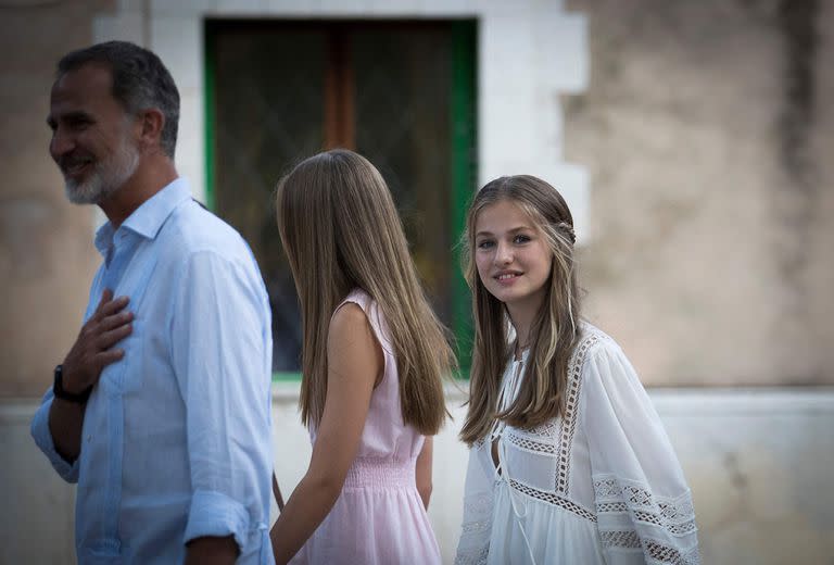 La princesa Leonor sonríe durante sus últimas vacaciones de verano en Mallorca, el 11 de agosto de 2022