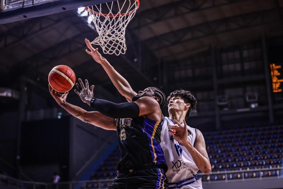 卜聿揚（右）（圖：FIBA）