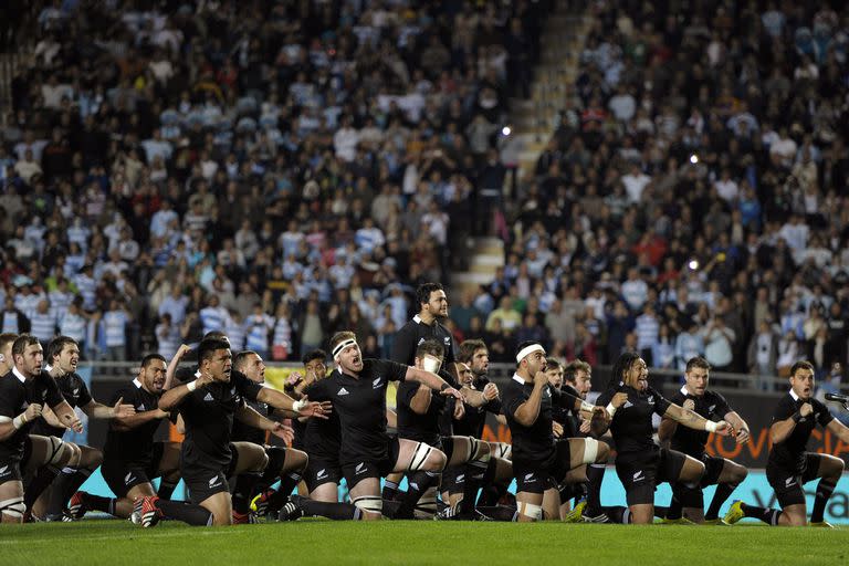 El Haka, el ritual All Black que algunas veces fue encabezado por Carl Hayman