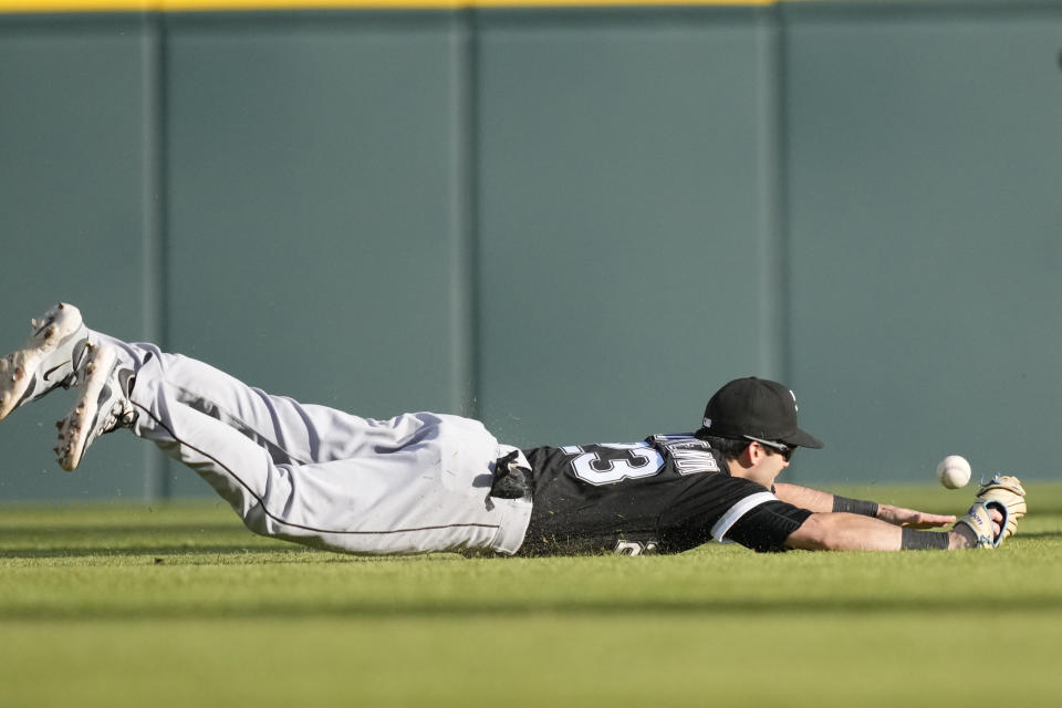 Chicago White Sox left fielder Andrew Benintendi misplays the double hit by Detroit Tigers' Riley Greene during the first inning of a baseball game, Friday, May 26, 2023, in Detroit. (AP Photo/Carlos Osorio)