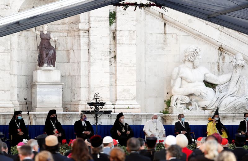 Pope Francis joins inter-religious prayer service for peace in Rome church