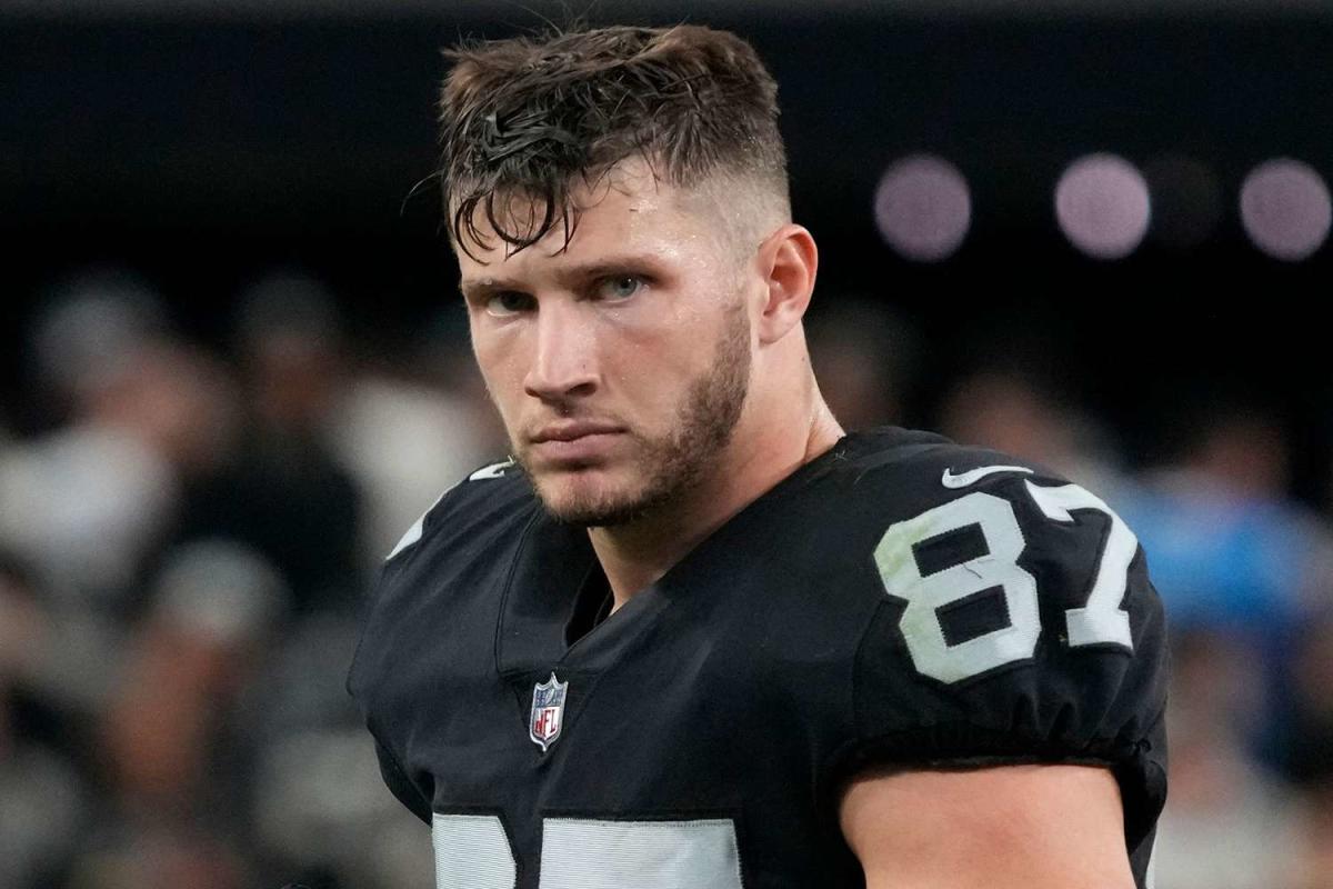 Foster Moreau: Oakland Raiders tight end to miss rest of season, NFL News