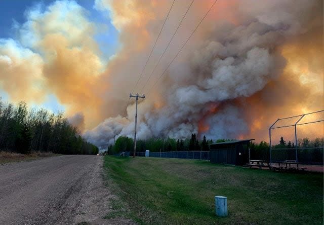 An out-of-control wildfire burned near the hamlet of Evansburg, in west-central Alberta in May 2023. Thousands of people were evacuated from their homes. (Name withheld by request - image credit)