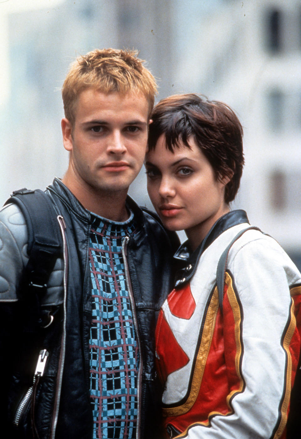 Jonny Lee Miller and Angelina Jolie in a scene from the film 'Hackers', 1995. (Photo by United Artists/Getty Images)