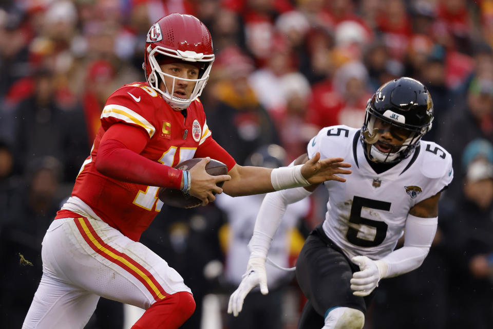 Patrick Mahomes of the Kansas City Chiefs led his team to victory over the Jaguars despite an ankle injury.  (Photo by David Youllett/Getty Images)