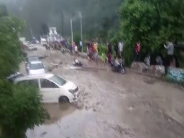 Visual of cars stuck in debris (Photo/ANI)