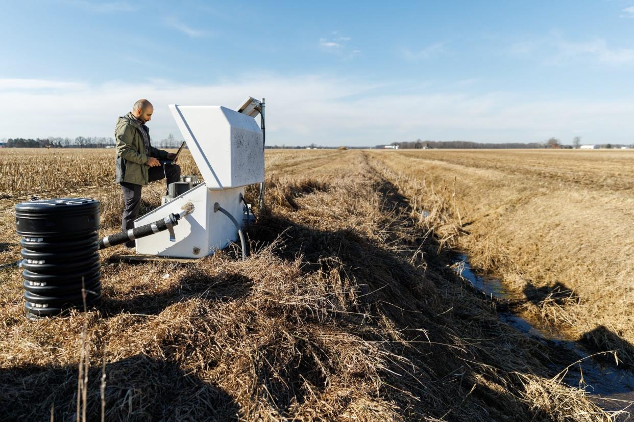 MSU Biosystems and Agricultural Engineering Ph.D. student Babak Dialameh works with the MSU Extension Drainage Research Team to monitor phosphorus runoff and the efficacy of various drainage techniques in reducing nutrient runoff from Michigan farms.