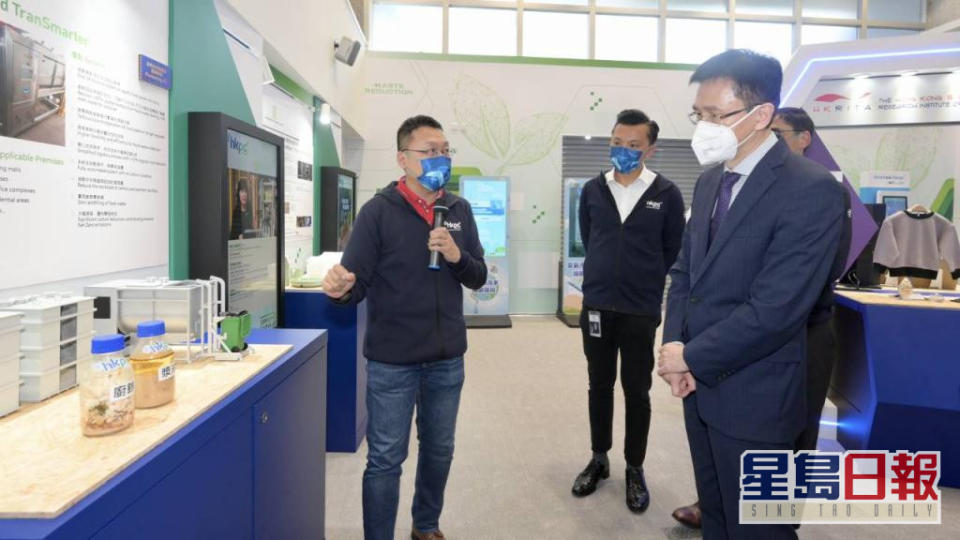 孫東今日參觀生產力局的綠色科技館。
