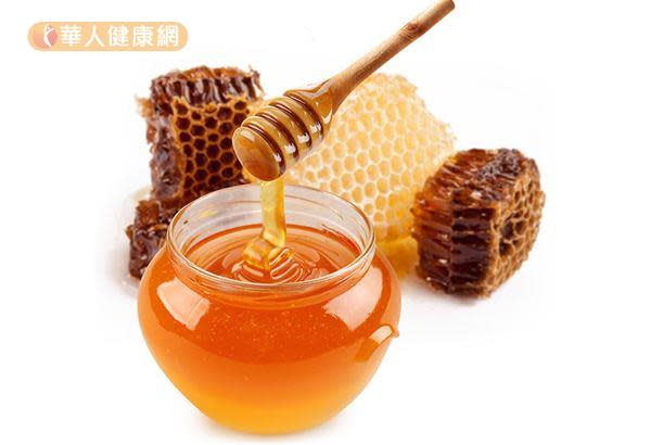 近期國外文獻陸續發現，蜂蜜可以作為1歲以上孩童的咳嗽參考療法。