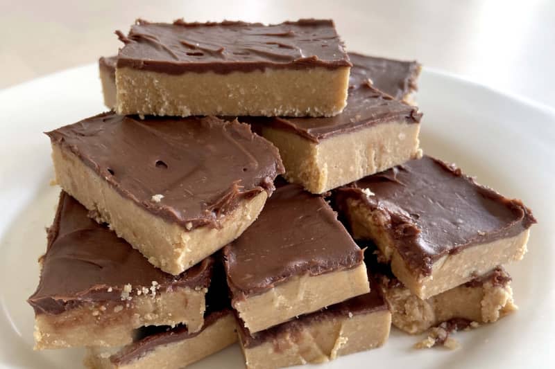 Reese's no bake bars in pan.