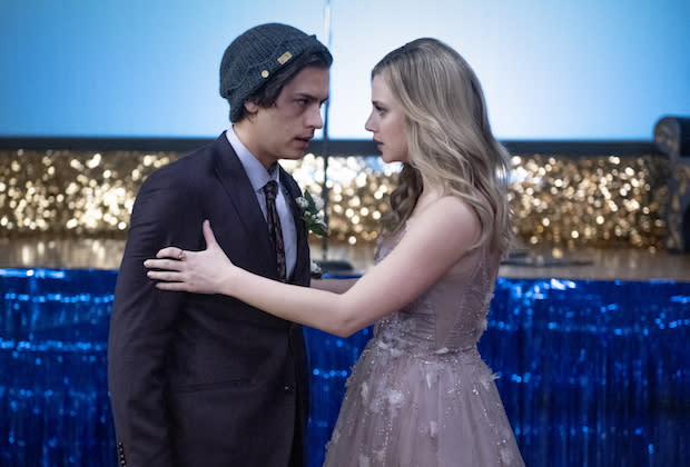 Riverdale Season 5 Premiere Jughead Betty Prom