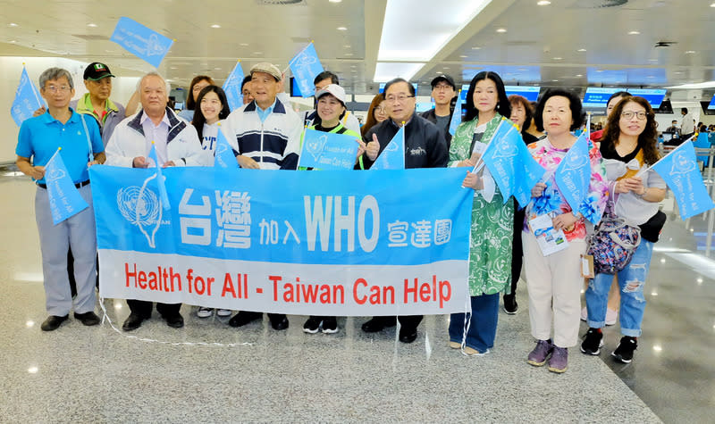 世界衛生大會（WHA）20日起將在瑞士日內瓦召開，不過，世界衛生組織（WHO）在中國壓力下，再度未發出邀請函給台灣。有民團號召集結後，16日出發赴當地，將與來自歐、美等國家的團體會合，為台灣發聲。中央社記者吳睿騏桃園機場攝　108年5月16日