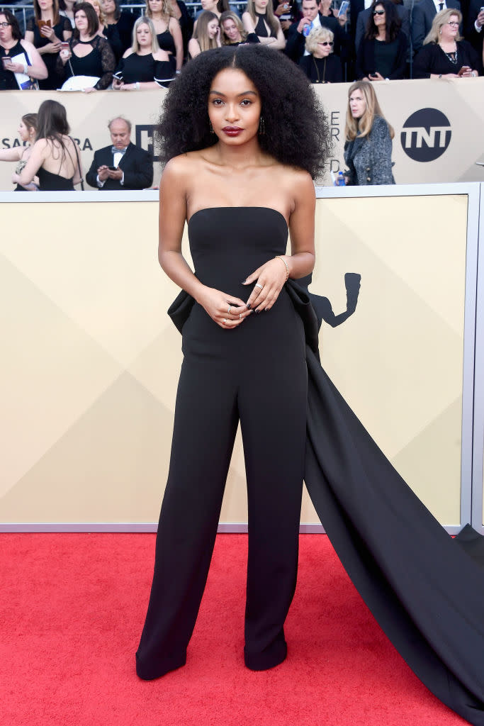 <p>Shahidi, die man aus der Sitcom „Grown-ish” kennt, sah in diesem schwarzen Jumpsuit mit Schleppe sehr erwachsen aus. (Bild: Getty Images) </p>