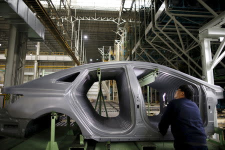 A worker works at a plant of Hyundai Motor in Asan, South Korea, January 27, 2016. REUTERS/Kim Hong-Ji/Files