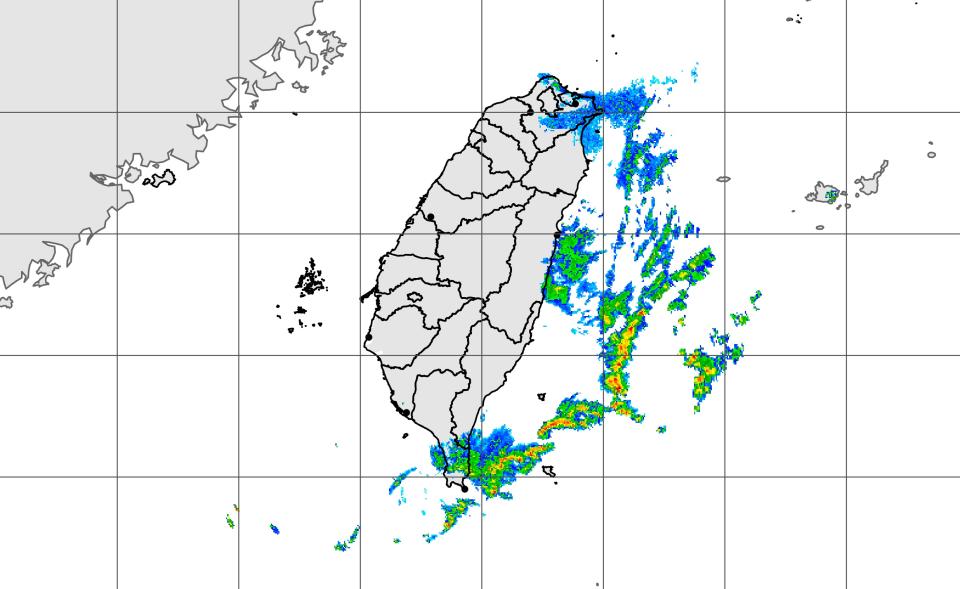 清晨鋒面通過，隨後東北季風影響，主要在桃園以北、東半部地區及恆春半島有降雨機率，晚起降雨逐漸趨緩，其他地區維持多雲到晴。（圖：氣象署網站）