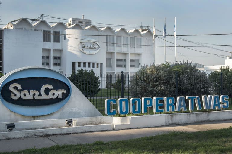 SanCor vendió dos plantas a Adecoagro,operación que ahora deberá aprobar una asamblea