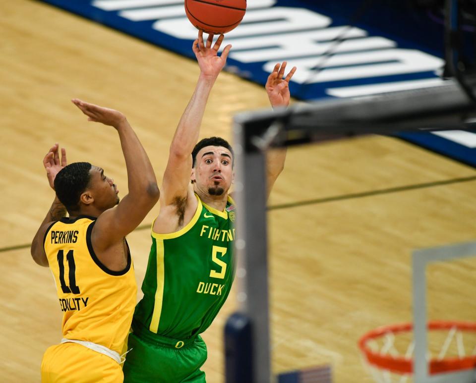 Oregon Ducks guard Chris Duarte (5) has shot up the draft board.