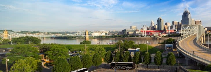 <span class="article__caption">Smale Riverfront Park</span> (Photo: David Ellis/<a href="https://www.flickr.com/photos/david44149/43227961191/in/photolist-28RUAPH-w8q1J5-ghda9h-ghcPEf-ghd9em-ghdtqV-ghcQtu-ghdyqK-ghdbZS-ghcMRq-ghcXy2-ghdbnu-c2Eh1S-cojabh-ghd7nf-bZUrPE-bZUpzL-pRghGa-ghcSRL-zJiB4s-z4TTDw-c2XDXE-c2XGUJ-c2XHCW-c2XChA-c2XD8w-c2XDA1-c2XDcY-reeupA-ghd2HW-cmphT9-cojatU-eiYWFg-pz1LZB-cojaiE-bZVd37-gAg5dw-eiYViH-cojapE-ej5FV5-eiYTd8-coja5L-eiYWkR-ej5FnU-2nywfjA-eiYWPK-ej5BYo-eiYXh4-eiYUGr-ej5EBj" rel="nofollow noopener" target="_blank" data-ylk="slk:Flickr;elm:context_link;itc:0;sec:content-canvas" class="link ">Flickr</a>)