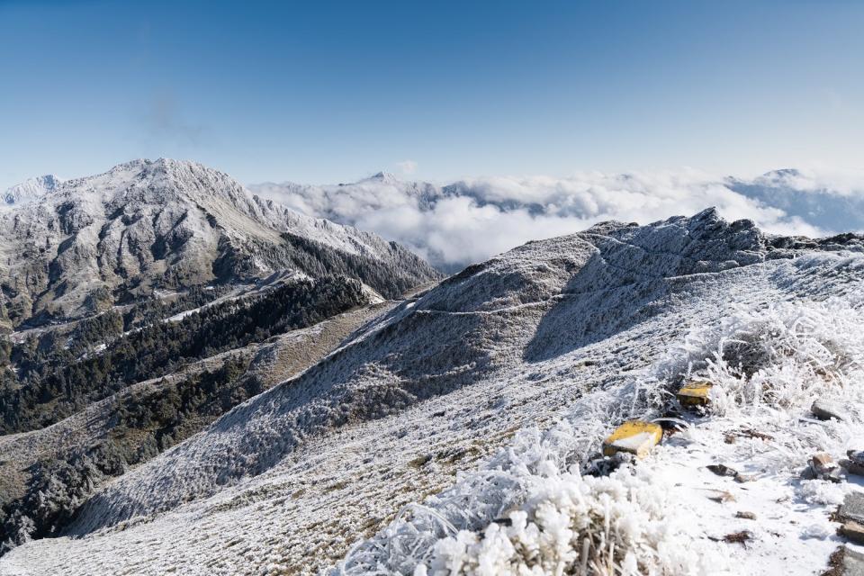 為了避免高山降雪，公路總局表示，合歡山等3高山道路夜間封閉(圖為合歡山)。   圖：霹靂鄭／提供