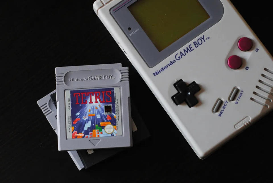 <em>Game Boy permitia levar a magia dos jogos por aí e marcou época (Imagem: Unsplash/Hello I'm Nik)</em>