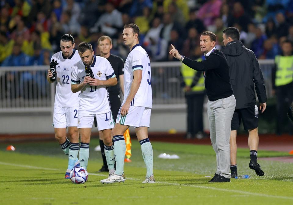 Northern Ireland manager Ian Baraclough (right) on the touchline during the 3-2 defeat against Kosovo (Valdrin Xhemaj/PA). (PA Wire)