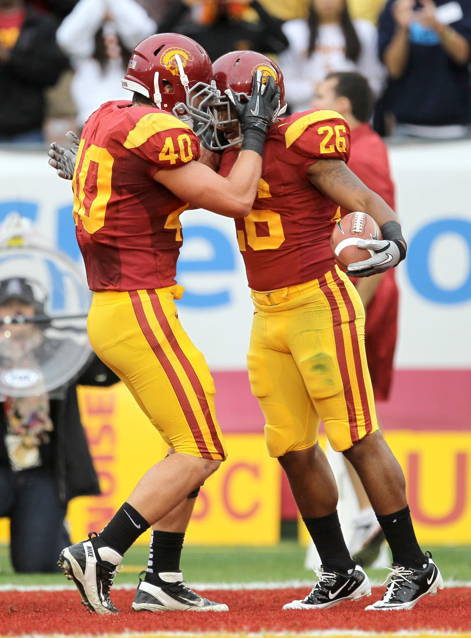 LOS ANGELES, CA - NOVEMBER 12: Running backs Marc Tyler #26 and Rhett Ellison #40 of the USC Trojans celebrate Tyler's one yard touchdown run in the second quarter against the Washington Huskies at the Los Angeles Memorial Coliseum on November 12, 2011 in Los Angeles, California. (Photo by Stephen Dunn/Getty Images)