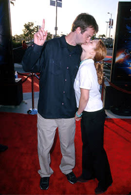 Tom Green pauses a moment to lay a big ol' smooch on Drew Barrymore at the Los Angeles Staples Center premiere of 20th Century Fox's Titan A.E.