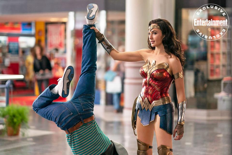 Gadot brings her crime-fighting skills to a Virginia mall.