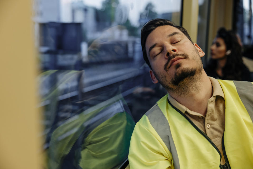 La apnea del sueño ocasiona somnolencia durante el día, pero también se asocia con la hipertensión arterial, la fatiga y la diabetes, entre otras enfermedades graves. (Getty Creative)