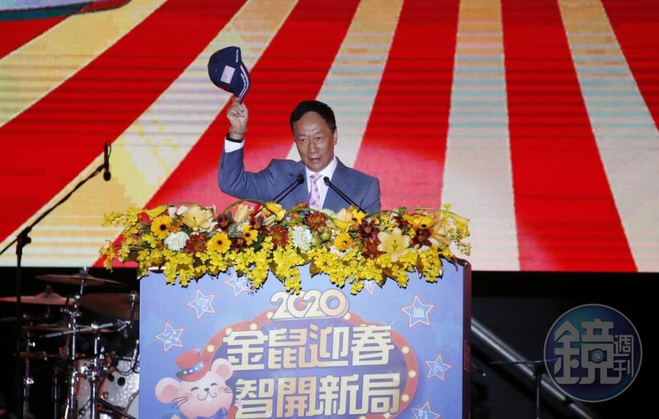 劉揚偉提出三個感謝，感謝創辦人郭台銘45年來堅忍用心，讓鴻海成為台灣之光、世界第一與電子製造龍頭。
