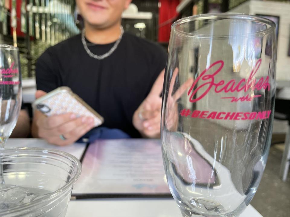 YouTuber Sloan wore his signature barbed wire necklace and posed with a Beaches-branded champagne flute.