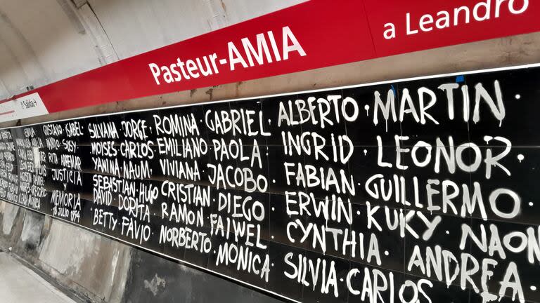 El memorial de la Estación Pasteur-AMIA