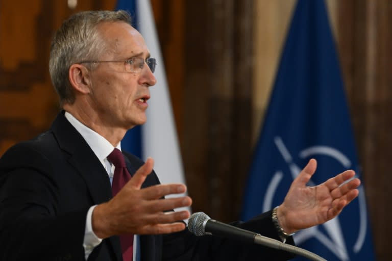 Vor dem Nato-Außenministertreffen in Prag hat Bündnis-Generalsekretär Jens Stoltenberg die Alliierten zu fortgesetzter Militärhilfe für die Ukraine aufgerufen. (Michal Cizek)